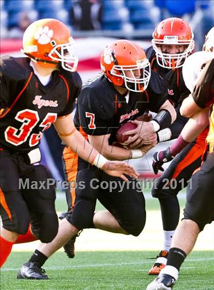 Thumbnail 3 in Oliver Ames vs. Concord-Carlisle (MIAA Division 3 East Final) photogallery.