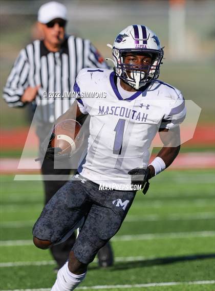 Thumbnail 1 in Mascoutah @ Highland (IHSA 5A Second Round Playoffs) photogallery.