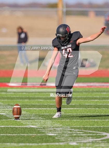 Thumbnail 3 in Mascoutah @ Highland (IHSA 5A Second Round Playoffs) photogallery.