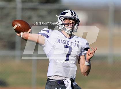 Thumbnail 1 in Mascoutah @ Highland (IHSA 5A Second Round Playoffs) photogallery.