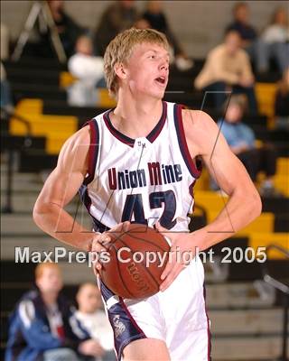 Thumbnail 3 in Roseville vs. Union Mine (Del Oro Invitational) photogallery.