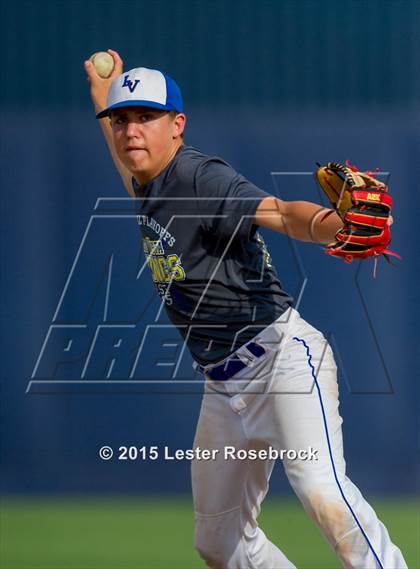 Thumbnail 2 in Banquete vs. Lago Vista (3A Regional Semifinal) photogallery.
