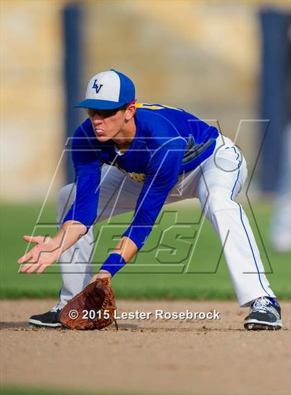 Thumbnail 2 in Banquete vs. Lago Vista (3A Regional Semifinal) photogallery.