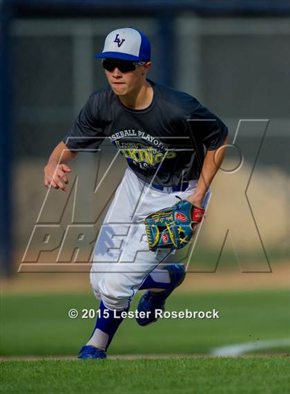 Thumbnail 2 in Banquete vs. Lago Vista (3A Regional Semifinal) photogallery.