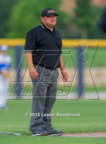 Thumbnail 3 in Banquete vs. Lago Vista (3A Regional Semifinal) photogallery.