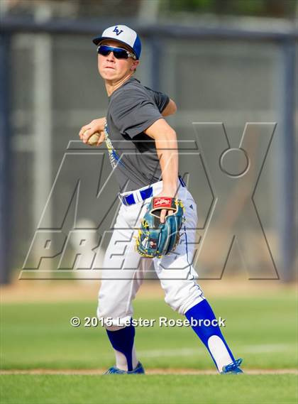 Thumbnail 3 in Banquete vs. Lago Vista (3A Regional Semifinal) photogallery.
