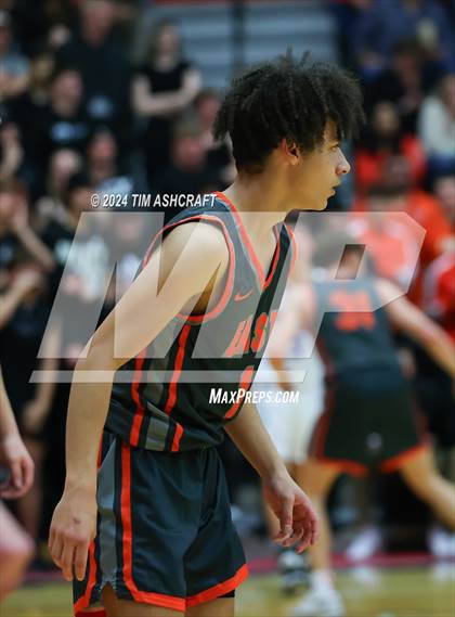 Thumbnail 3 in Columbus East vs Columbus North (IHSAA 4A Section 14 Round 1) photogallery.
