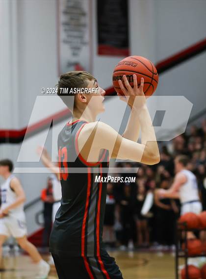 Thumbnail 1 in Columbus East vs Columbus North (IHSAA 4A Section 14 Round 1) photogallery.