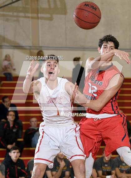 Thumbnail 3 in Modesto Christian vs. Jesuit (Fr. Barry Christmas Classic) photogallery.