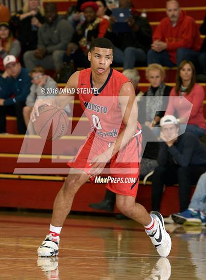 Thumbnail 3 in Modesto Christian vs. Jesuit (Fr. Barry Christmas Classic) photogallery.