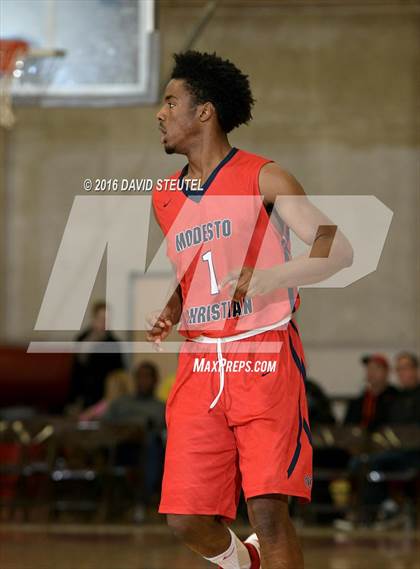 Thumbnail 2 in Modesto Christian vs. Jesuit (Fr. Barry Christmas Classic) photogallery.