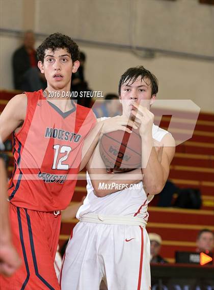 Thumbnail 1 in Modesto Christian vs. Jesuit (Fr. Barry Christmas Classic) photogallery.