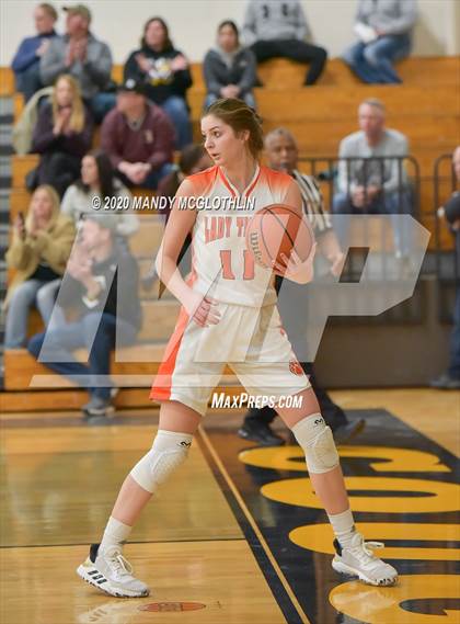 Thumbnail 2 in Illini Bluffs vs. Havana (IHSA 1A Regional Final) photogallery.
