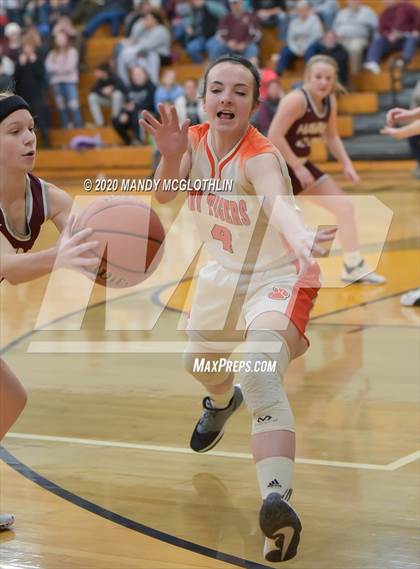 Thumbnail 2 in Illini Bluffs vs. Havana (IHSA 1A Regional Final) photogallery.