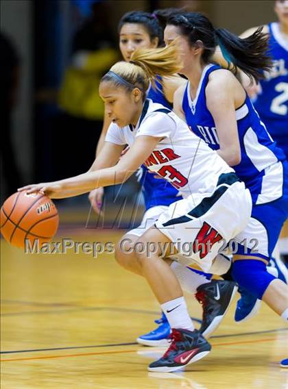 Thumbnail 3 in Del Rio vs. Wagner (UIL 5A Regional Semifinal) photogallery.