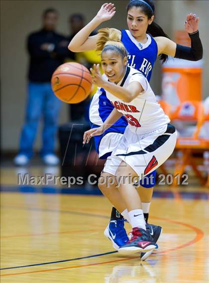 Thumbnail 3 in Del Rio vs. Wagner (UIL 5A Regional Semifinal) photogallery.