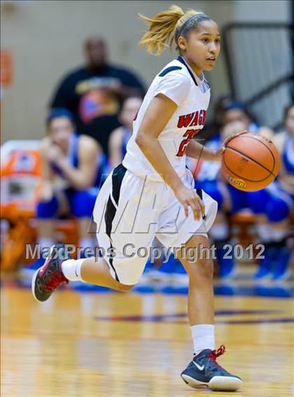 Thumbnail 2 in Del Rio vs. Wagner (UIL 5A Regional Semifinal) photogallery.
