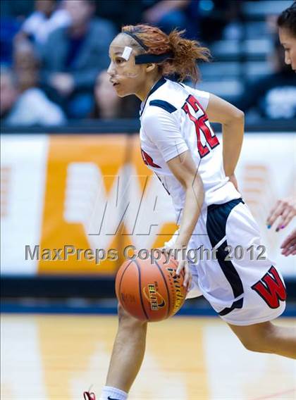Thumbnail 2 in Del Rio vs. Wagner (UIL 5A Regional Semifinal) photogallery.