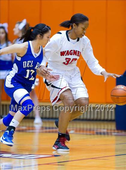 Thumbnail 3 in Del Rio vs. Wagner (UIL 5A Regional Semifinal) photogallery.