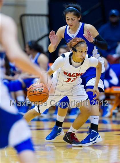 Thumbnail 3 in Del Rio vs. Wagner (UIL 5A Regional Semifinal) photogallery.