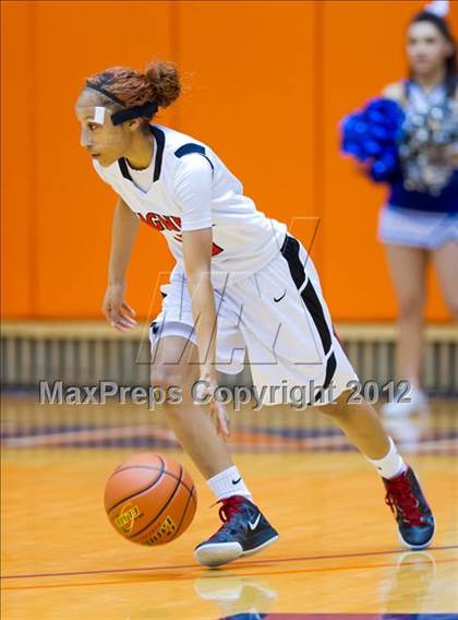 Thumbnail 3 in Del Rio vs. Wagner (UIL 5A Regional Semifinal) photogallery.