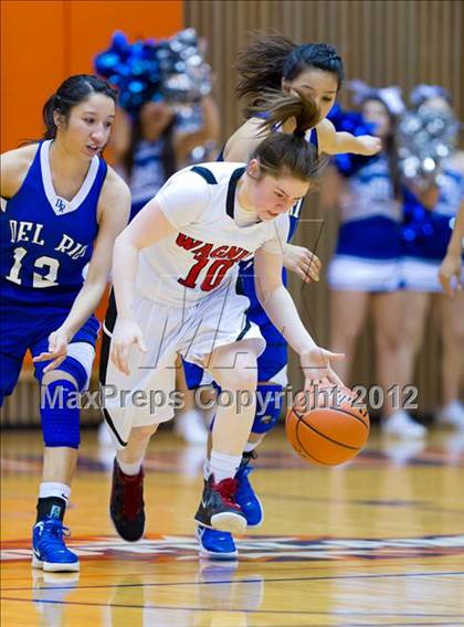 Thumbnail 2 in Del Rio vs. Wagner (UIL 5A Regional Semifinal) photogallery.