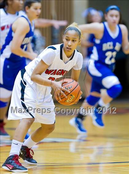 Thumbnail 2 in Del Rio vs. Wagner (UIL 5A Regional Semifinal) photogallery.