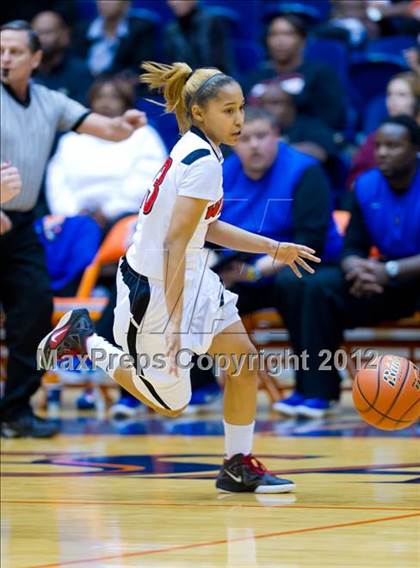 Thumbnail 2 in Del Rio vs. Wagner (UIL 5A Regional Semifinal) photogallery.