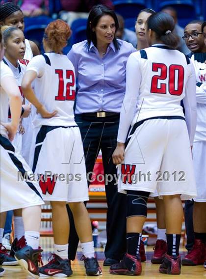 Thumbnail 3 in Del Rio vs. Wagner (UIL 5A Regional Semifinal) photogallery.