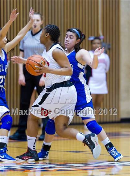 Thumbnail 2 in Del Rio vs. Wagner (UIL 5A Regional Semifinal) photogallery.