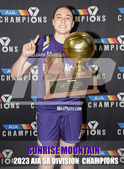 Thumbnail 2 in Sunrise Mountain vs Canyon View (AIA 5A Final Awards) photogallery.