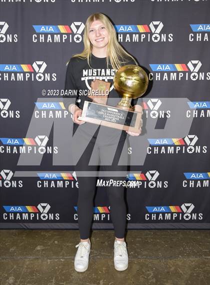 Thumbnail 2 in Sunrise Mountain vs Canyon View (AIA 5A Final Awards) photogallery.