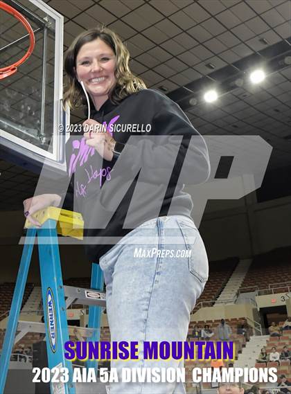 Thumbnail 2 in Sunrise Mountain vs Canyon View (AIA 5A Final Awards) photogallery.