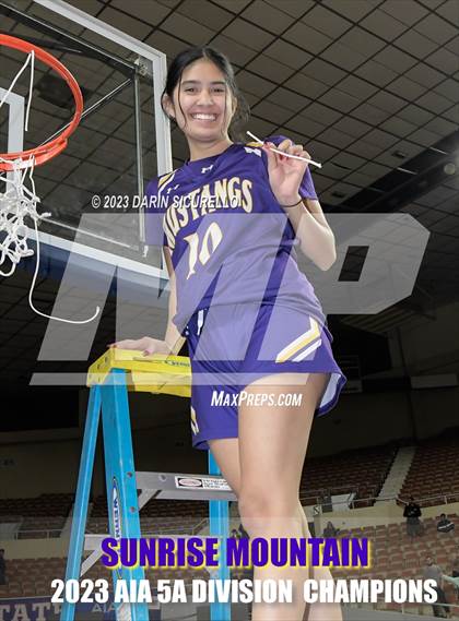 Thumbnail 2 in Sunrise Mountain vs Canyon View (AIA 5A Final Awards) photogallery.