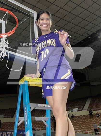 Thumbnail 2 in Sunrise Mountain vs Canyon View (AIA 5A Final Awards) photogallery.