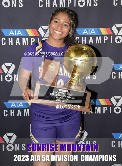 Thumbnail 2 in Sunrise Mountain vs Canyon View (AIA 5A Final Awards) photogallery.