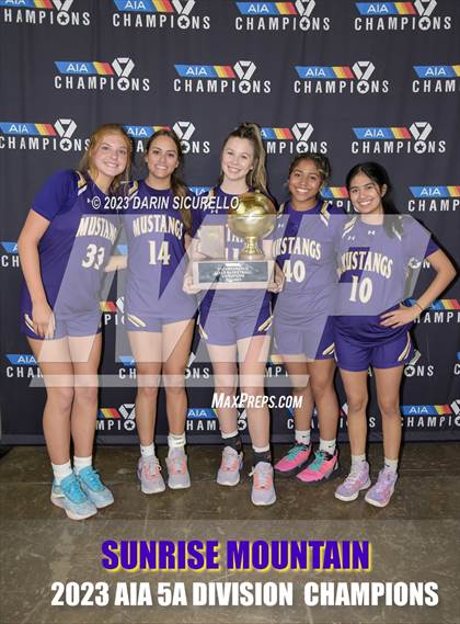 Thumbnail 2 in Sunrise Mountain vs Canyon View (AIA 5A Final Awards) photogallery.