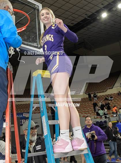 Thumbnail 2 in Sunrise Mountain vs Canyon View (AIA 5A Final Awards) photogallery.