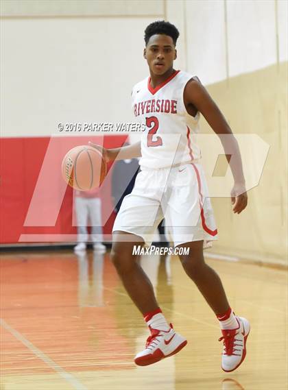 Thumbnail 3 in Riverside Academy vs South Plaquemines (Country Day Cajun Holiday Classic) photogallery.