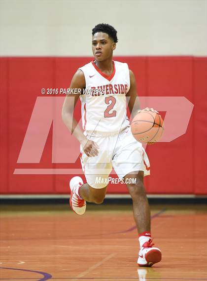 Thumbnail 2 in Riverside Academy vs South Plaquemines (Country Day Cajun Holiday Classic) photogallery.