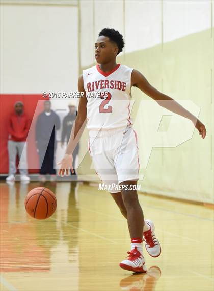 Thumbnail 2 in Riverside Academy vs South Plaquemines (Country Day Cajun Holiday Classic) photogallery.