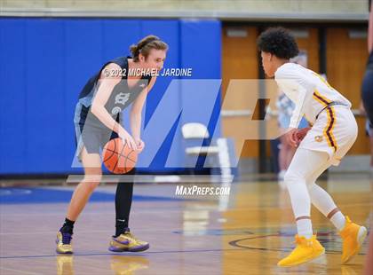 Thumbnail 3 in O'Dea vs Gig Harbor (WIAA 3A Regional Playoff) photogallery.