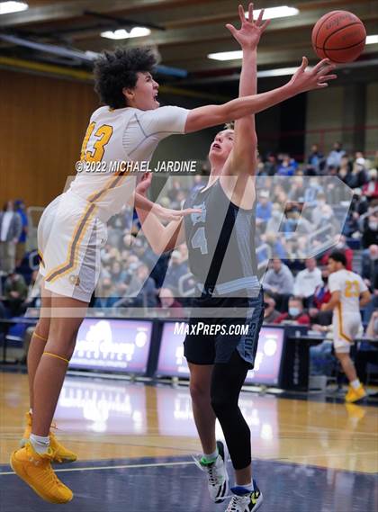 Thumbnail 3 in O'Dea vs Gig Harbor (WIAA 3A Regional Playoff) photogallery.