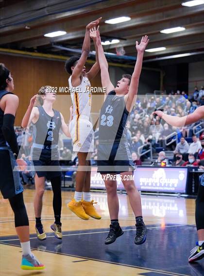 Thumbnail 3 in O'Dea vs Gig Harbor (WIAA 3A Regional Playoff) photogallery.