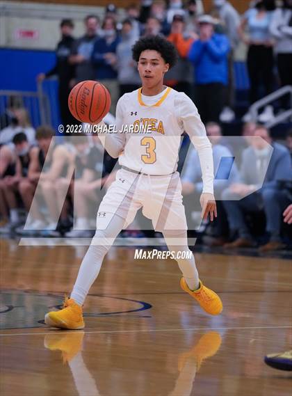 Thumbnail 3 in O'Dea vs Gig Harbor (WIAA 3A Regional Playoff) photogallery.