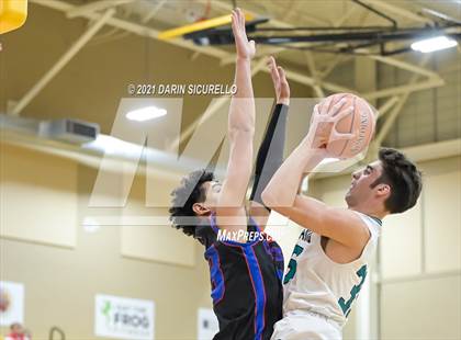 Thumbnail 2 in Highland vs. Centennial (Hoophall West Tournament) photogallery.