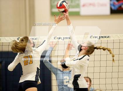 Thumbnail 3 in Hillsdale @ Oak Ridge (CIF State D1 NorCal Regional Final) photogallery.