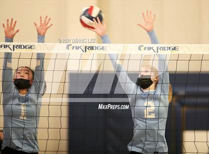 Thumbnail 2 in Hillsdale @ Oak Ridge (CIF State D1 NorCal Regional Final) photogallery.