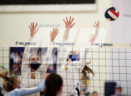Thumbnail 2 in Hillsdale @ Oak Ridge (CIF State D1 NorCal Regional Final) photogallery.