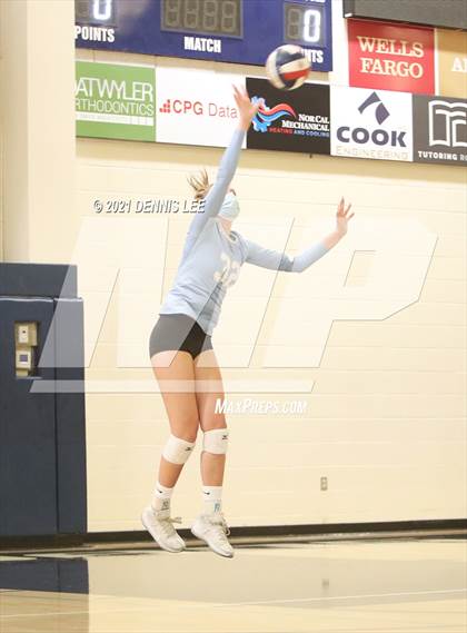 Thumbnail 1 in Hillsdale @ Oak Ridge (CIF State D1 NorCal Regional Final) photogallery.